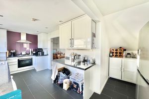 Kitchen Breakfast Room- click for photo gallery